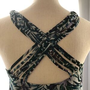 🎄 Twik  SZ10 Floral braided crisscross top